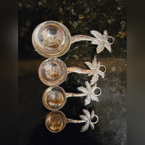 Ganz Measuring Spoon Set of 4- Palm Trees & Tropical Drinks Embossed Metal - Picture 2 of 8